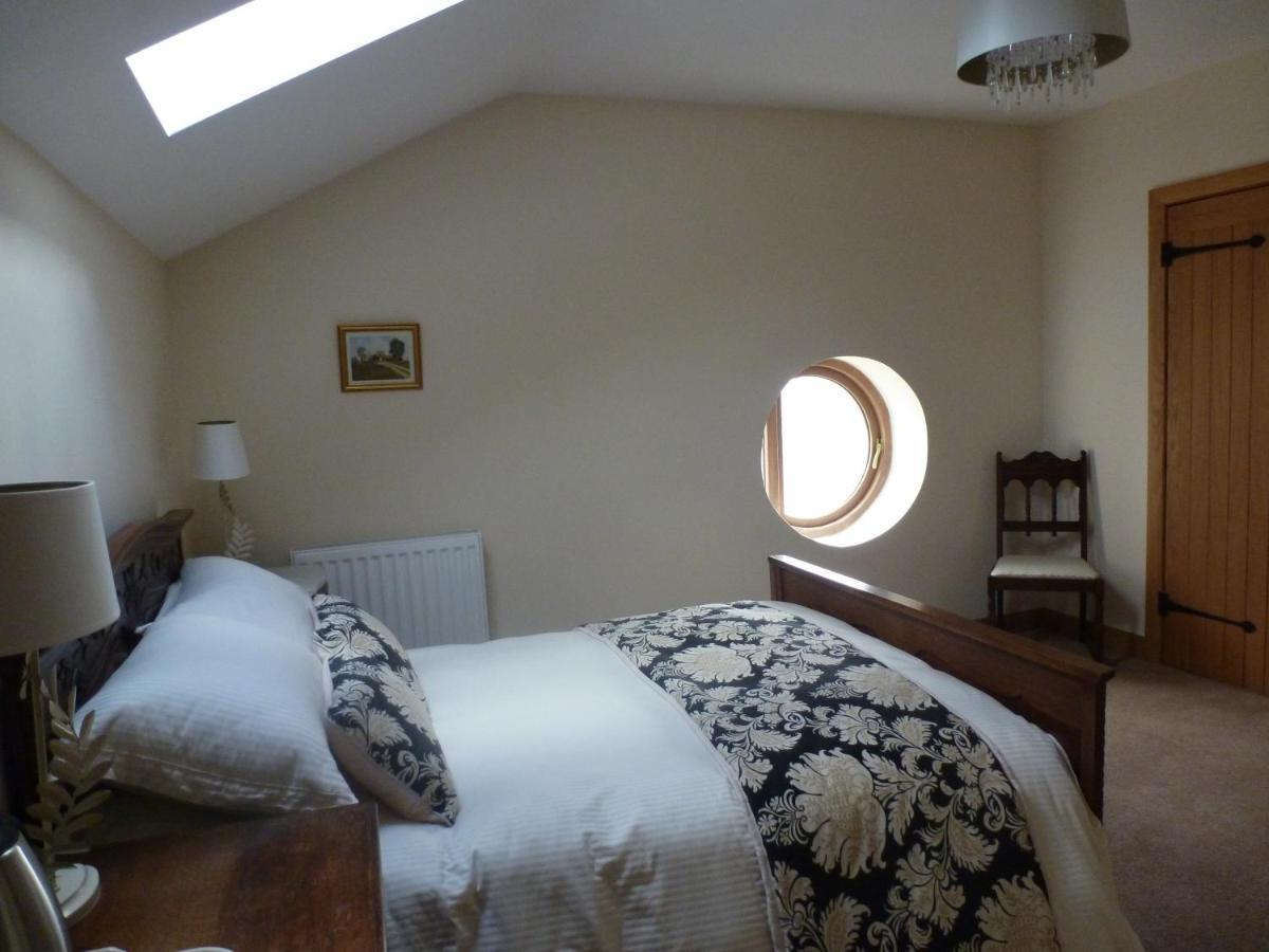 Mile House Barn Bed & Breakfast 낸트위치 외부 사진