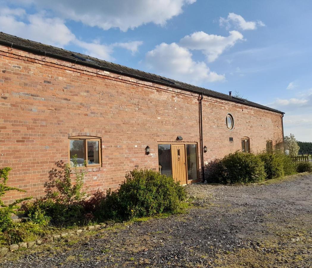 Mile House Barn Bed & Breakfast 낸트위치 외부 사진